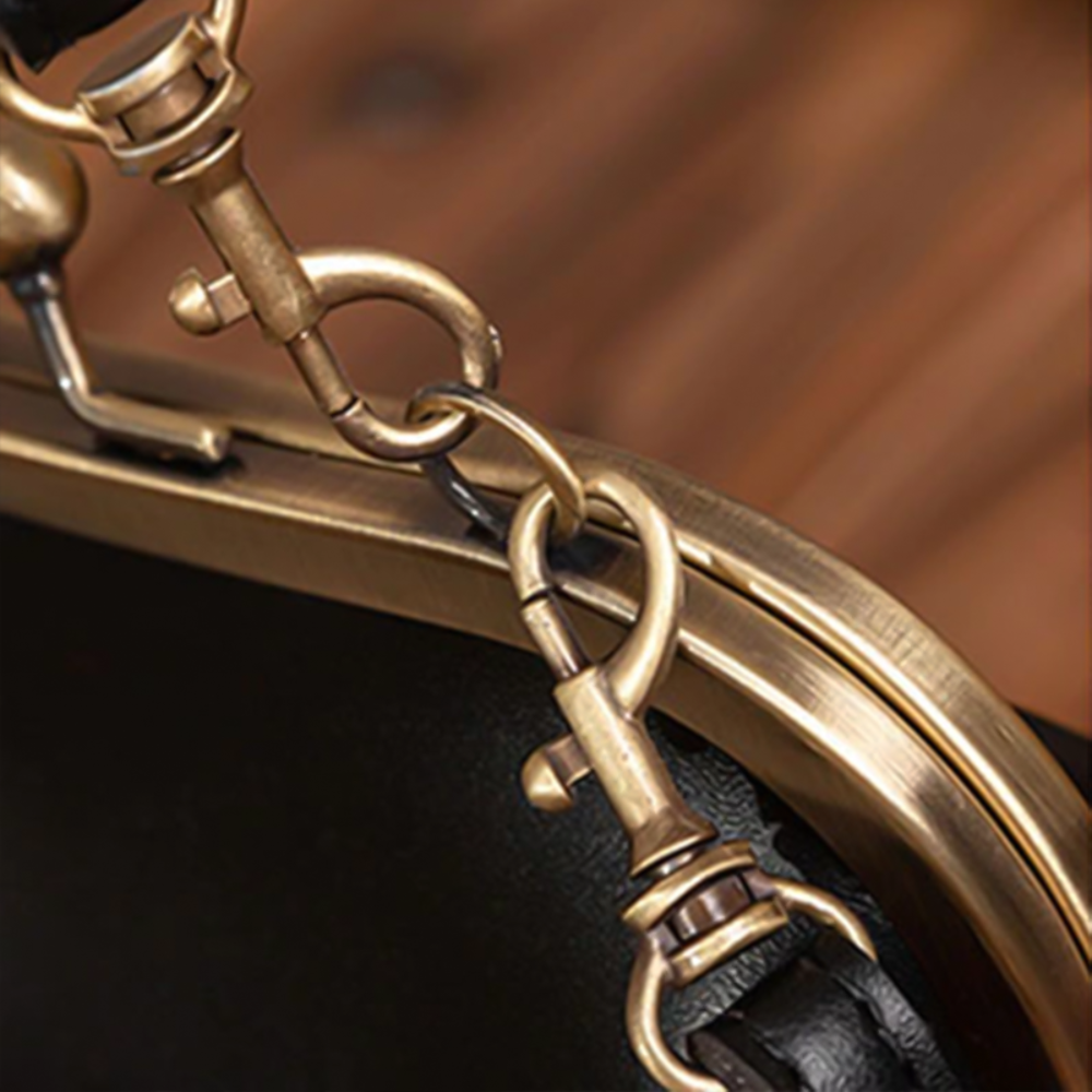 Clara's Retro Chic Vintage Kiss-Lock Bag