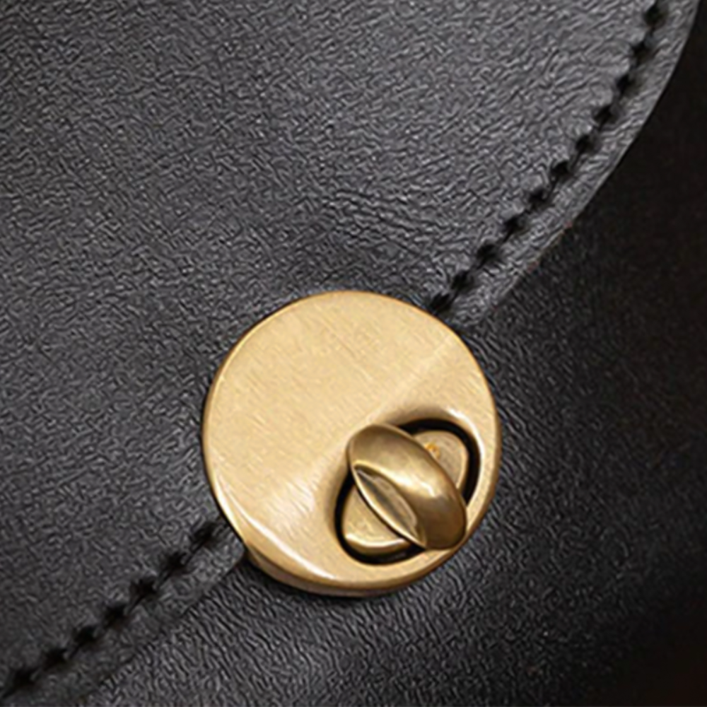 Clara's Retro Chic Vintage Kiss-Lock Bag